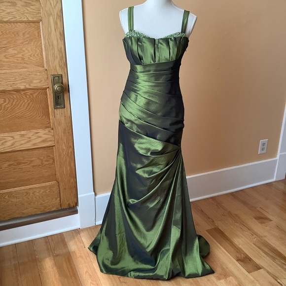VINTAGE Green Ruched Sequin Evening Gown - Picture 2 of 16